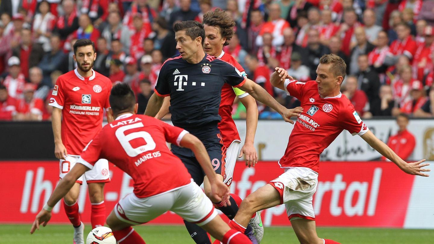 梅西小时候铃声响了不回教室，老师批评他：马拉多纳只有一个