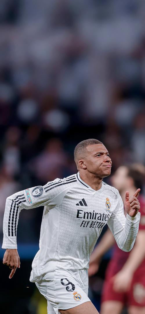 米兰客场挑战都灵队，意甲第14轮凌晨开战（意甲第14轮凌晨打响：米兰客场对阵都灵）