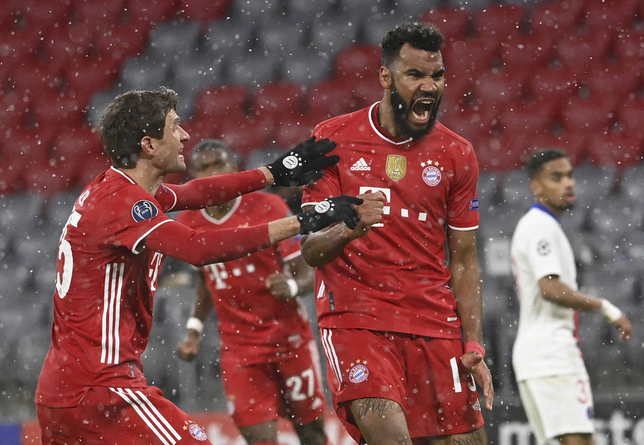 威少本赛季首发时场均接近15+8+8，高于赛季平均数据