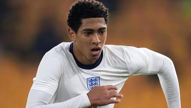 一五挡拆直接命中三分，解说：徐杰调动一五挡拆比外援还出色徐杰厉害不愧是