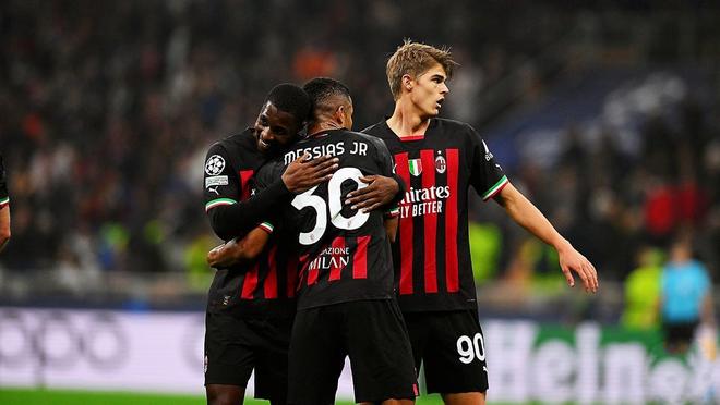 皇马名宿：球队不能被维尼修斯牵着鼻子走，没人把他绑在这（皇马名宿：球队不该被维尼修斯左右，他并非被迫留队）