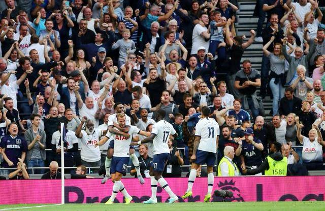 英超半场：瓦塔拉造点被吹，凯莱赫救险，小蜜蜂0-0利兹联（英超半场战况：瓦塔拉点球被取消，凯莱赫神扑救险，小蜜蜂与利兹互交白卷）