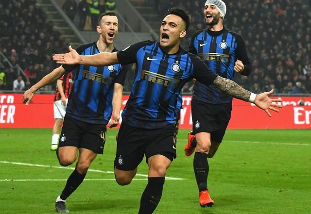 一河南球迷骑三轮车875公里，耗时19天抵达足协杯决赛地苏州