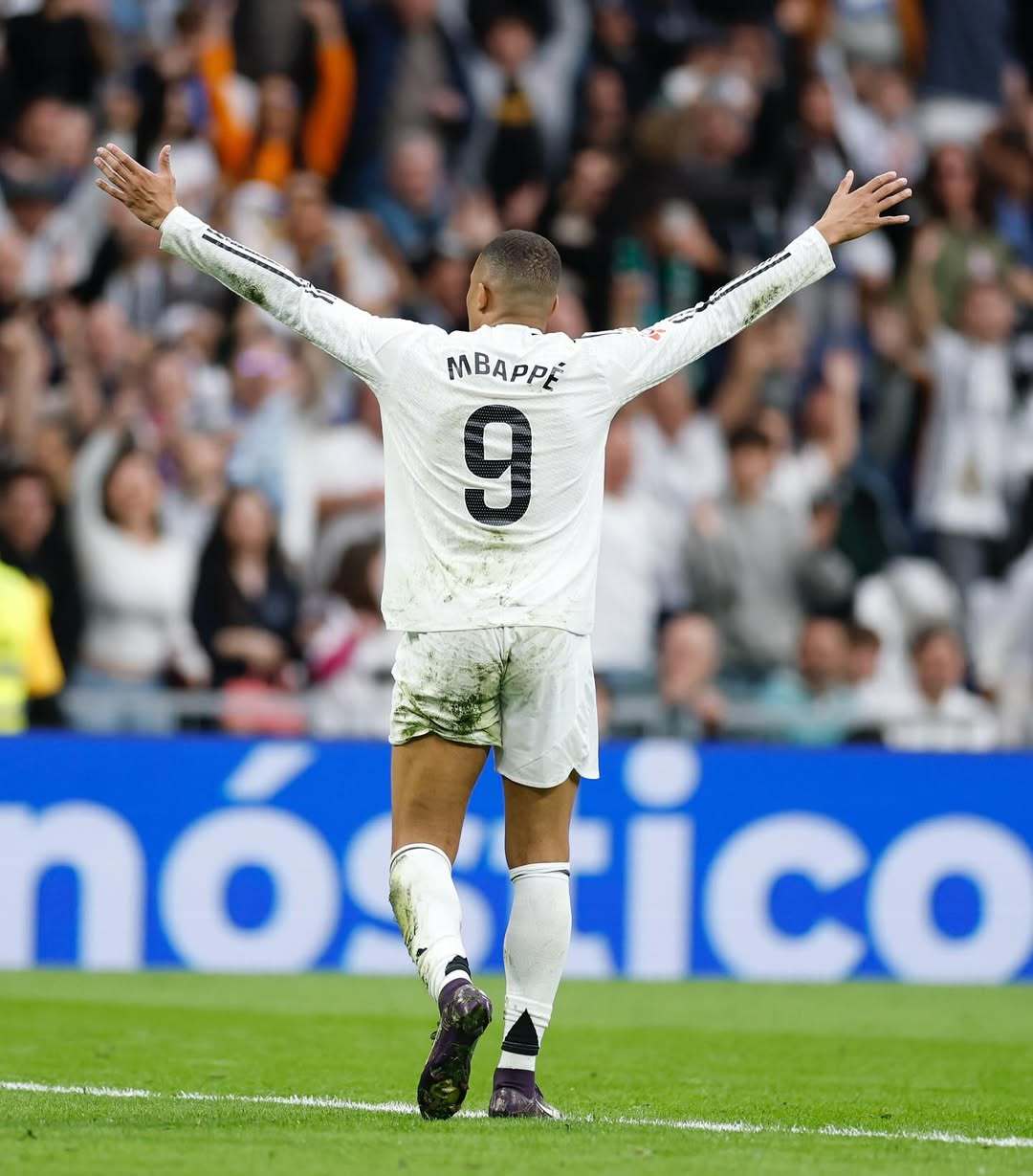 国安刚拿到足协杯冠军！就连夜官宣欧洲名帅到队执教，值得期待（足协杯夺冠后，国安连夜官宣欧洲名帅上任，令人期待）