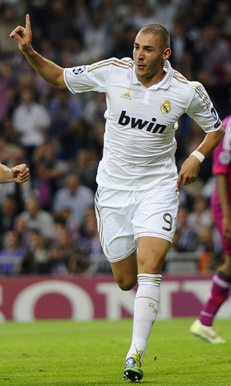 雪飞天逆转绝杀！苏翊鸣卫冕单板滑雪大跳台冠军