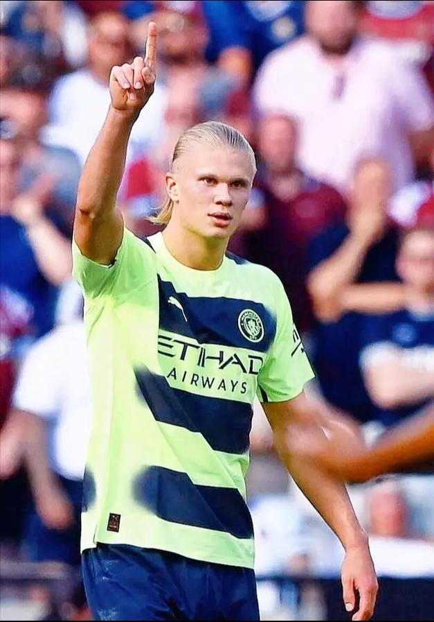 官方：阿贾克斯与18岁后防小将亚伦·鲍曼续约至2030年（阿贾克斯官宣：18岁后防新秀亚伦·鲍曼续约至2030年）