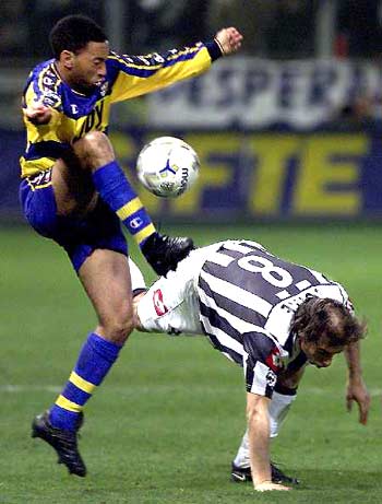 葡超前瞻：波尔图防守联赛最强，阿马多拉换帅后攻强守弱（葡超展望：波尔图防线领跑联赛，阿马多拉换帅后攻势强劲防线成隐患）